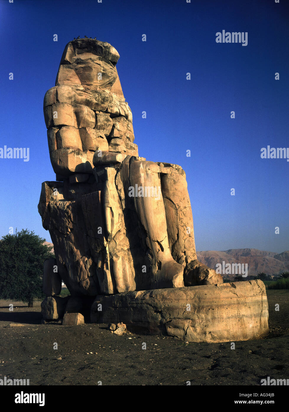 travel /geography, Egypt, Thebes, monuments, northern Colossus of Memnon, circa 1381 - 1351 B.C., historic, historical, Africa, architecture, monument, ancient world, New Kingdom, 18th dynasty, 14th century B.C., pharaoh Amenhotep III, queen Teje, colossus,UNESCO World Cultural Heritage Site, ancient world, Stock Photo