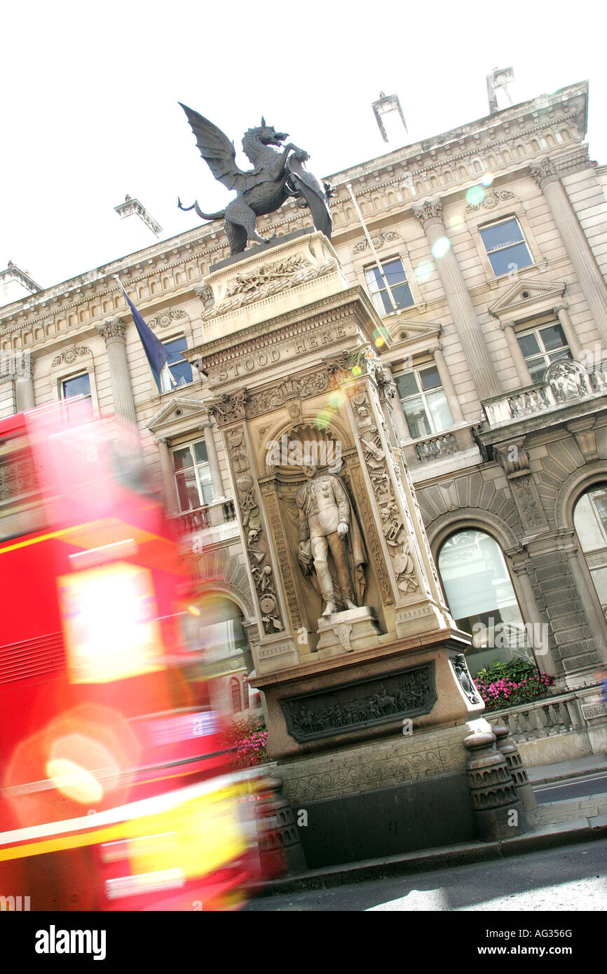The Temple Bar Dragon Statue Outside The Royal Courts Of Justice London Stock Photo Alamy