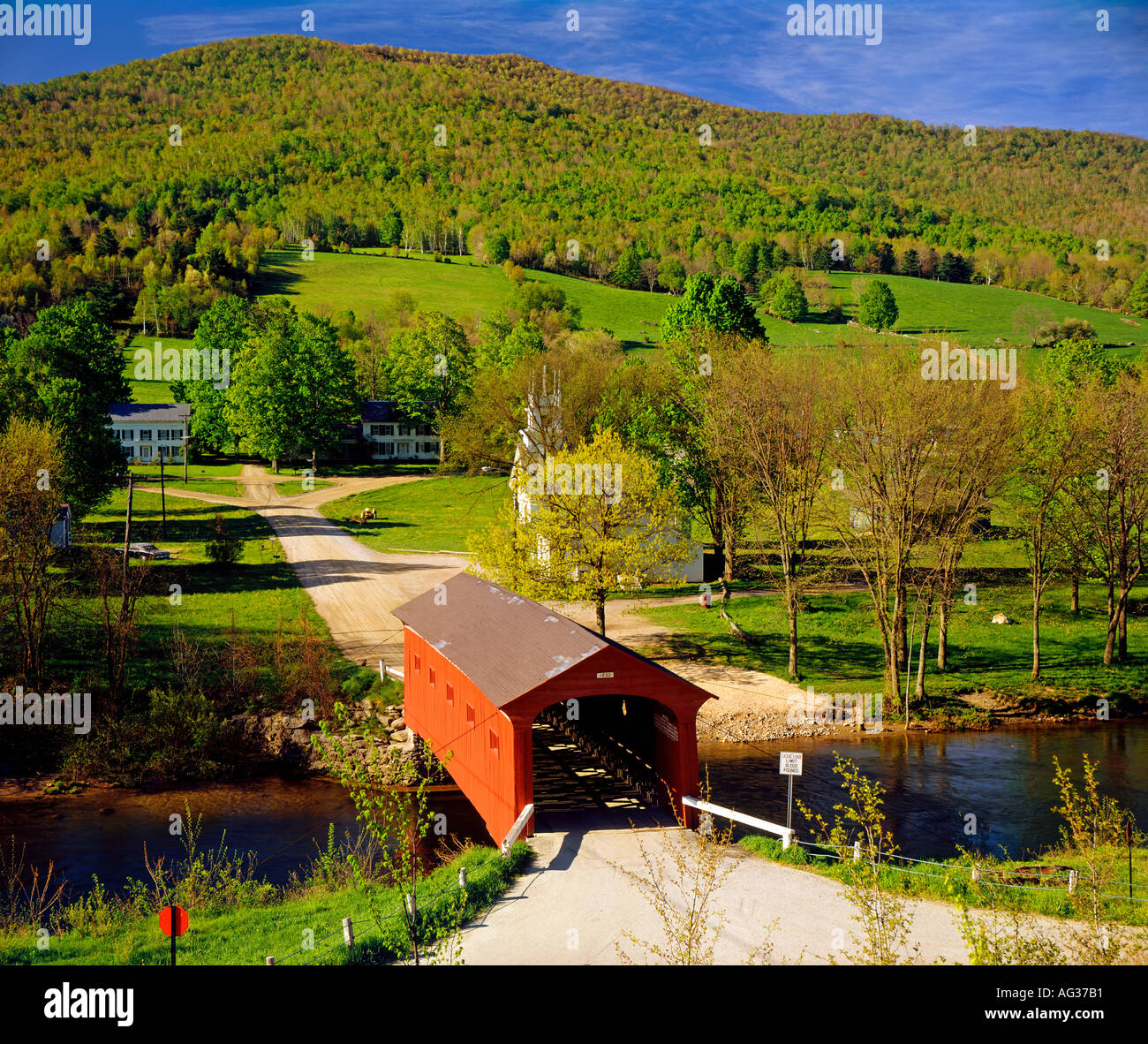 village of West Arlington Vermont USA and red covered bridge Stock