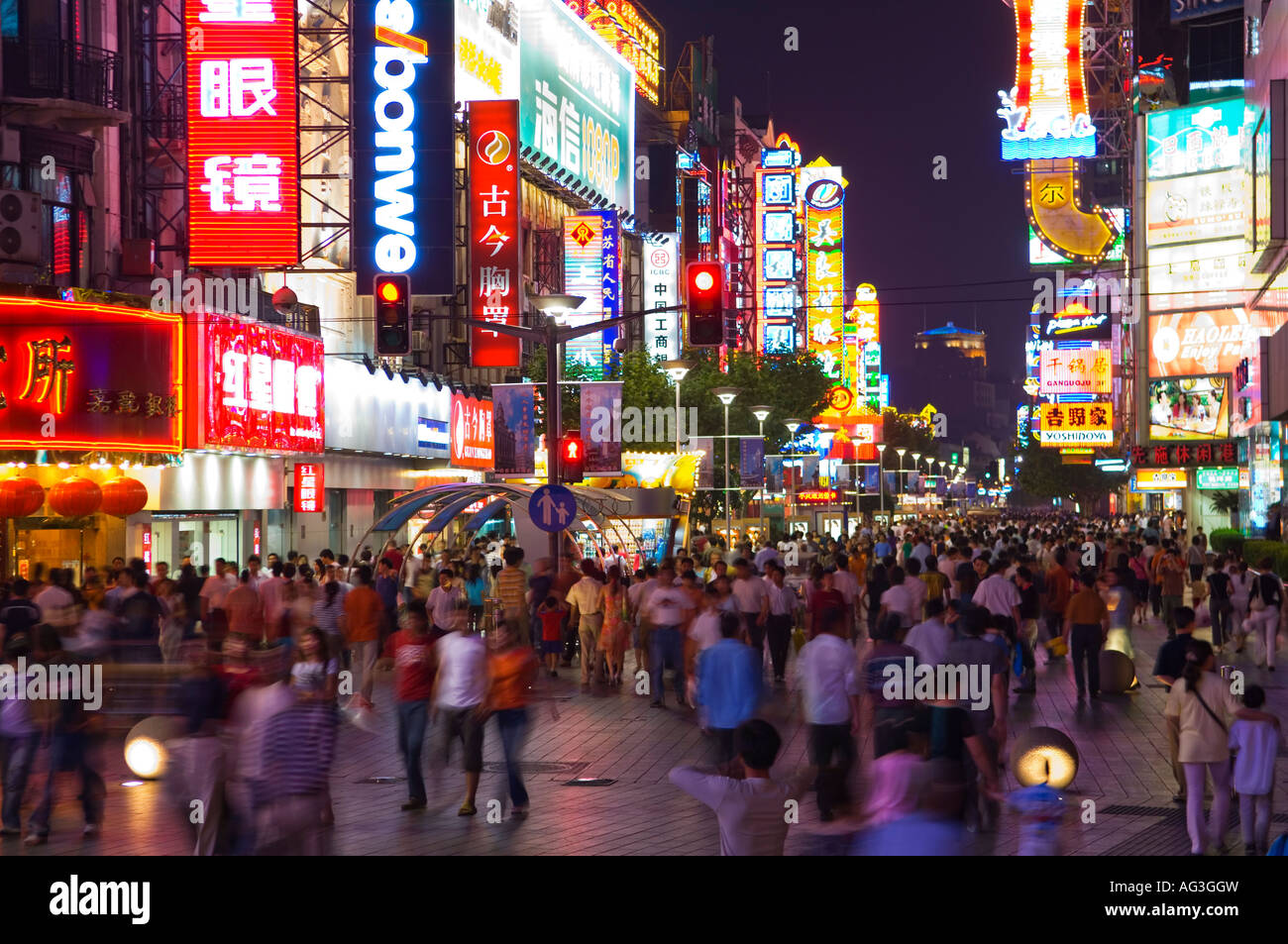 China shanghai street scenes in hi-res stock photography and images - Alamy