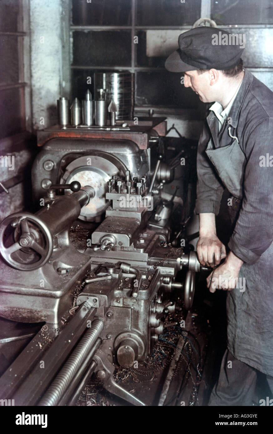 Lathe operator hires stock photography and images Alamy
