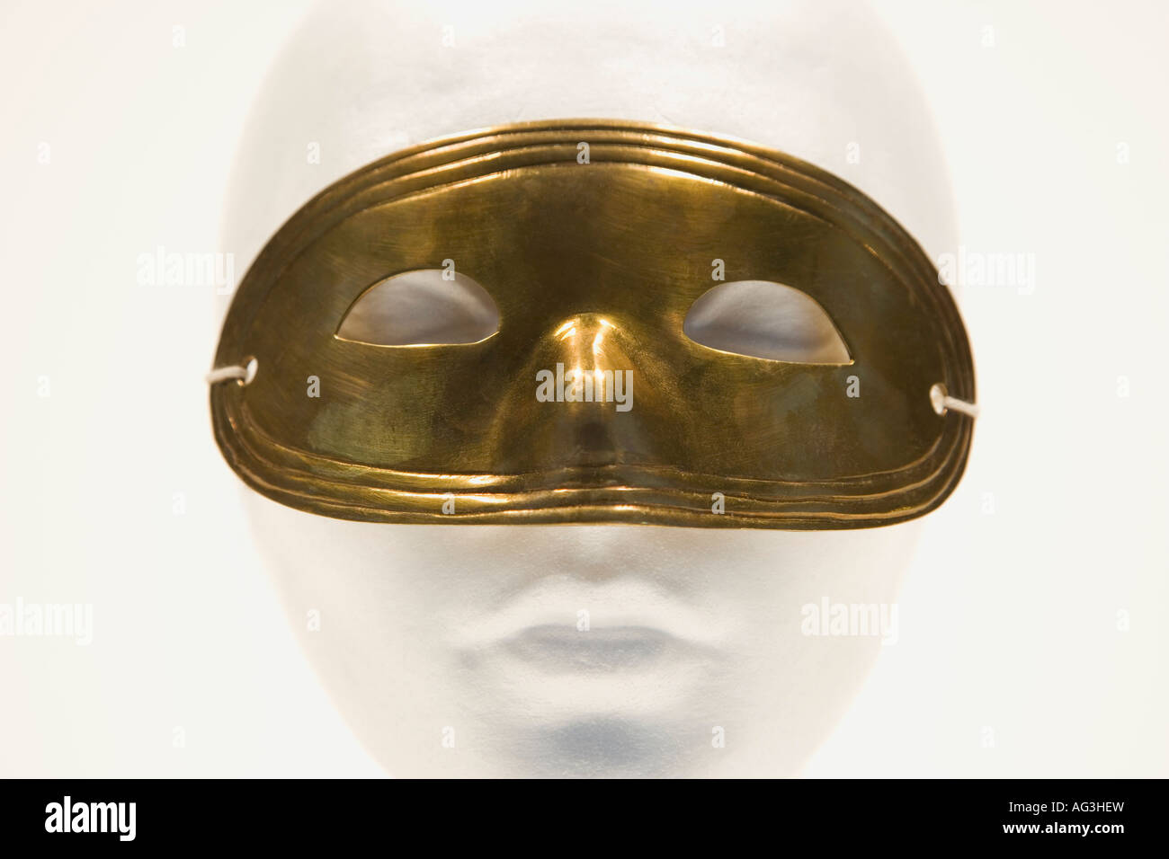 Mannequin wearing a mask Stock Photo - Alamy