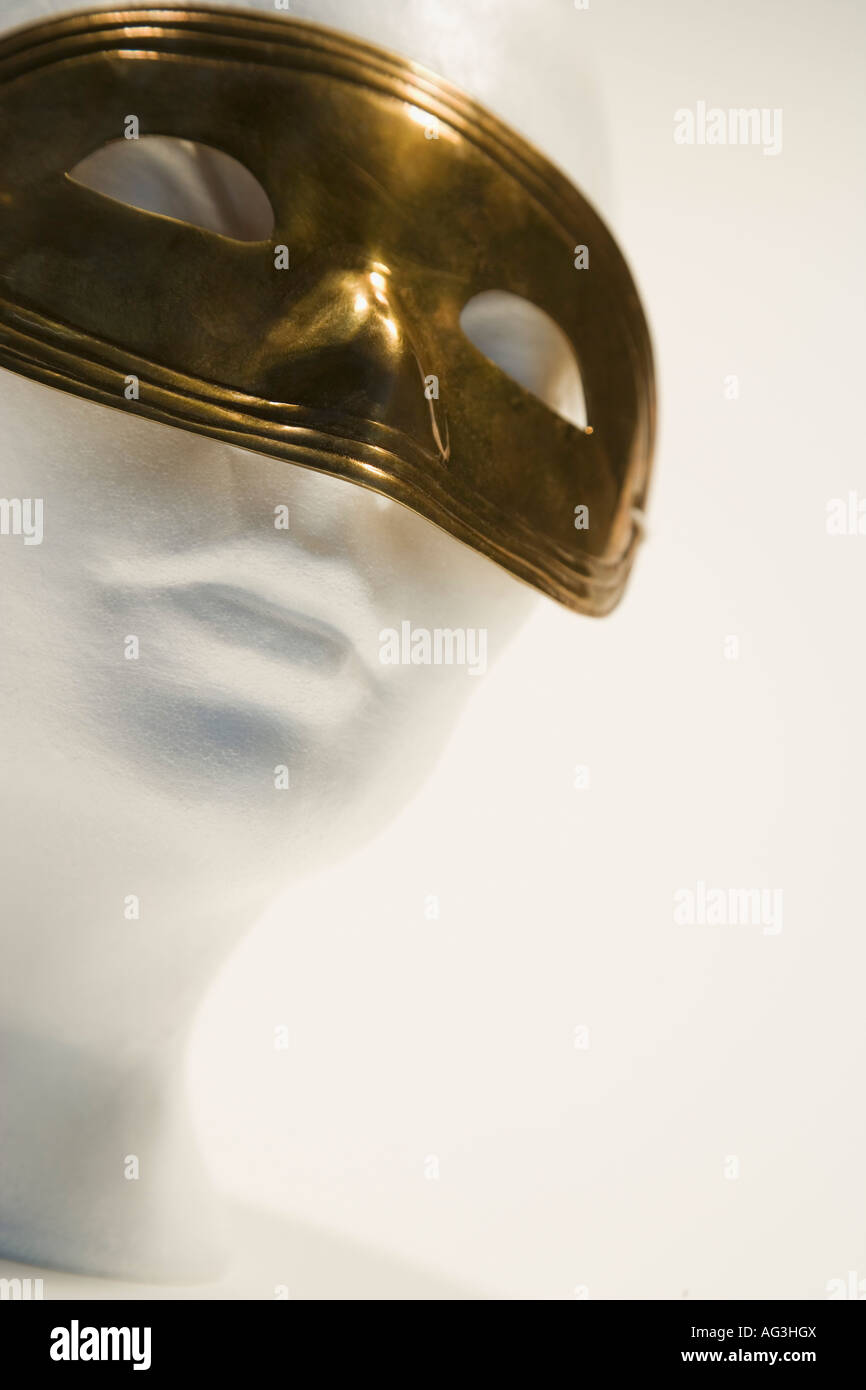 Mannequin wearing a mask Stock Photo - Alamy