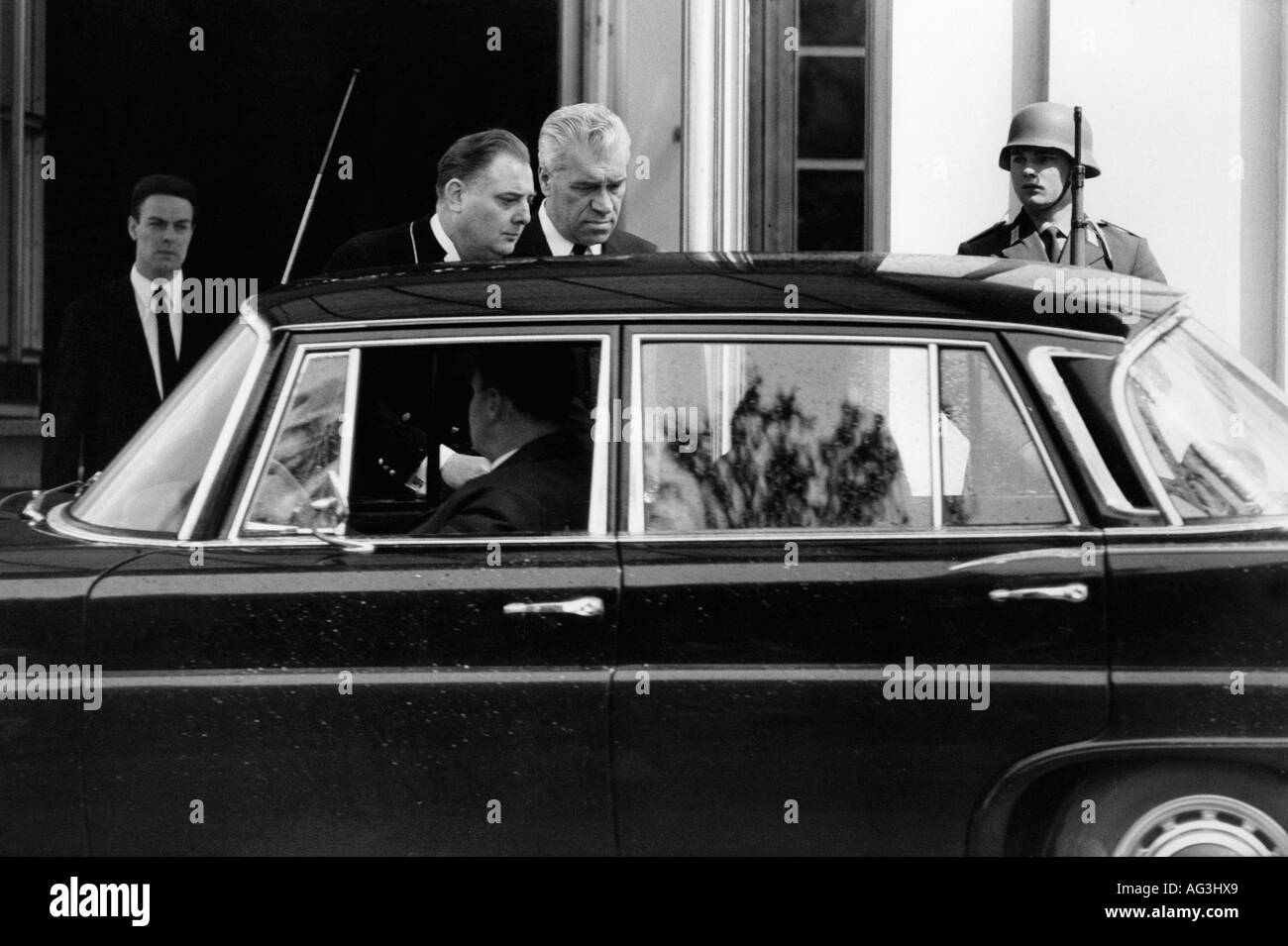 Zarapkin, Semjon Konstantinowitsch, * 4.6.1906, Soviet diplomat, 1966 - 1971 ambassador of the Soviet Union in Germany, condolence visit regarding the dead of Konrad Adenauer, 1967, Stock Photo