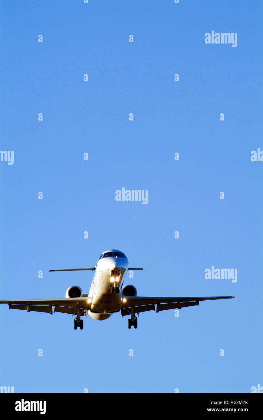 ERJ 145 landing Stock Photo - Alamy