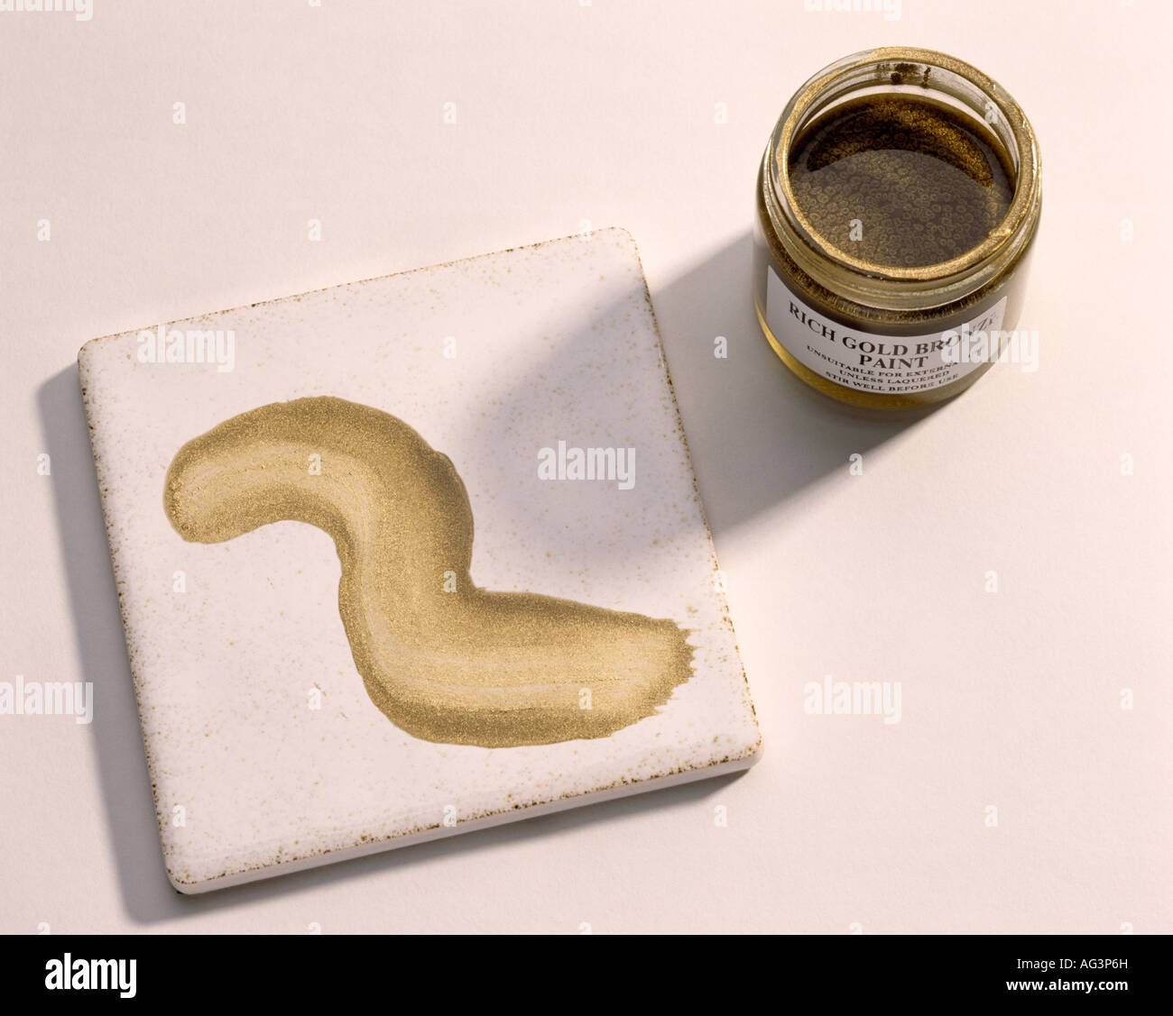 Gold metallic paint hi-res stock photography and images - Alamy
