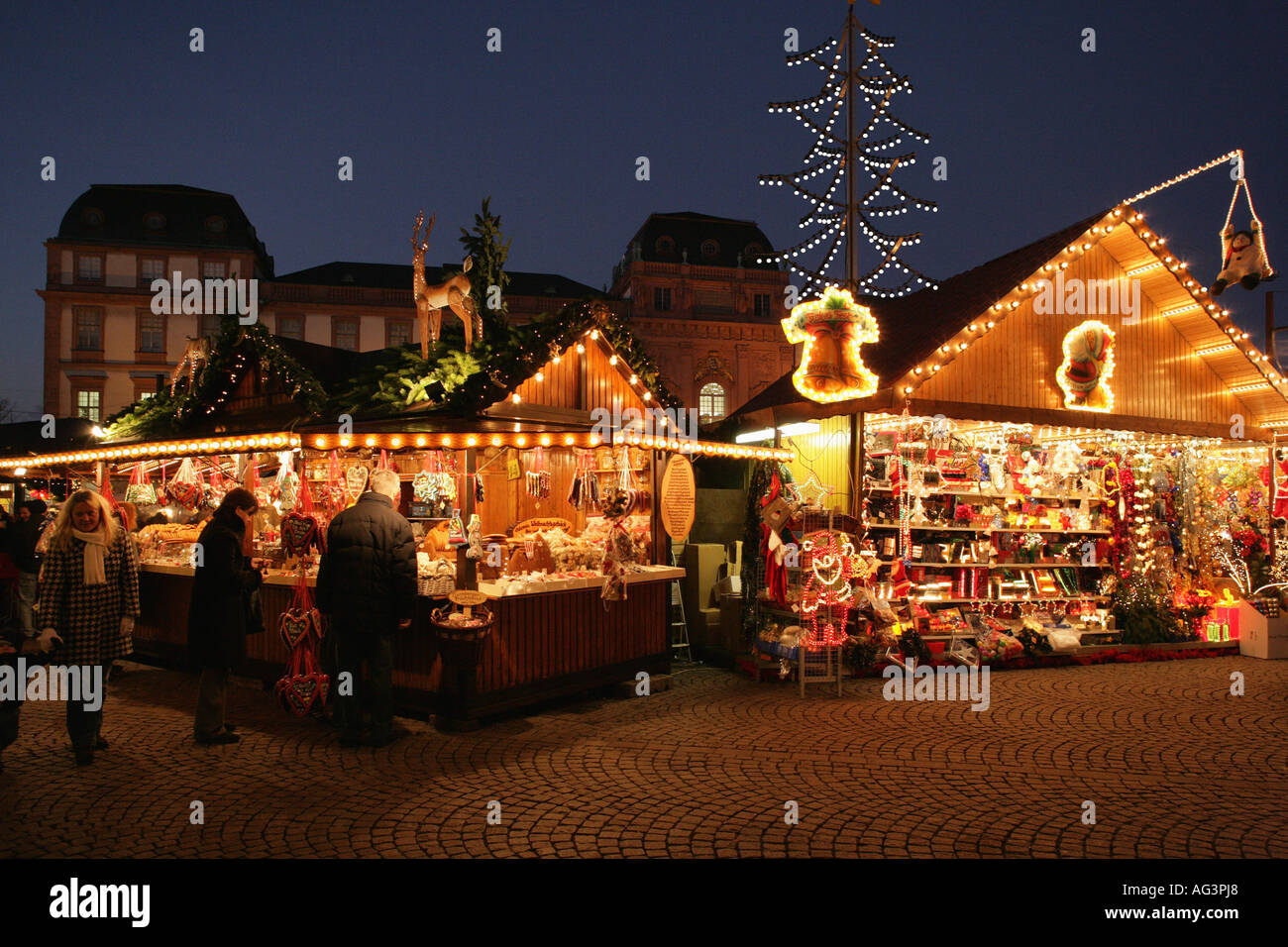 Darmstadt Christmas Market 2022 Christmas, Christmas Markets, Christmas Market, Marktplatz, Darmstadt,  Hesse, Germany, Night View, Additional-Rights-Clearance-Info-Not-Available  Stock Photo - Alamy