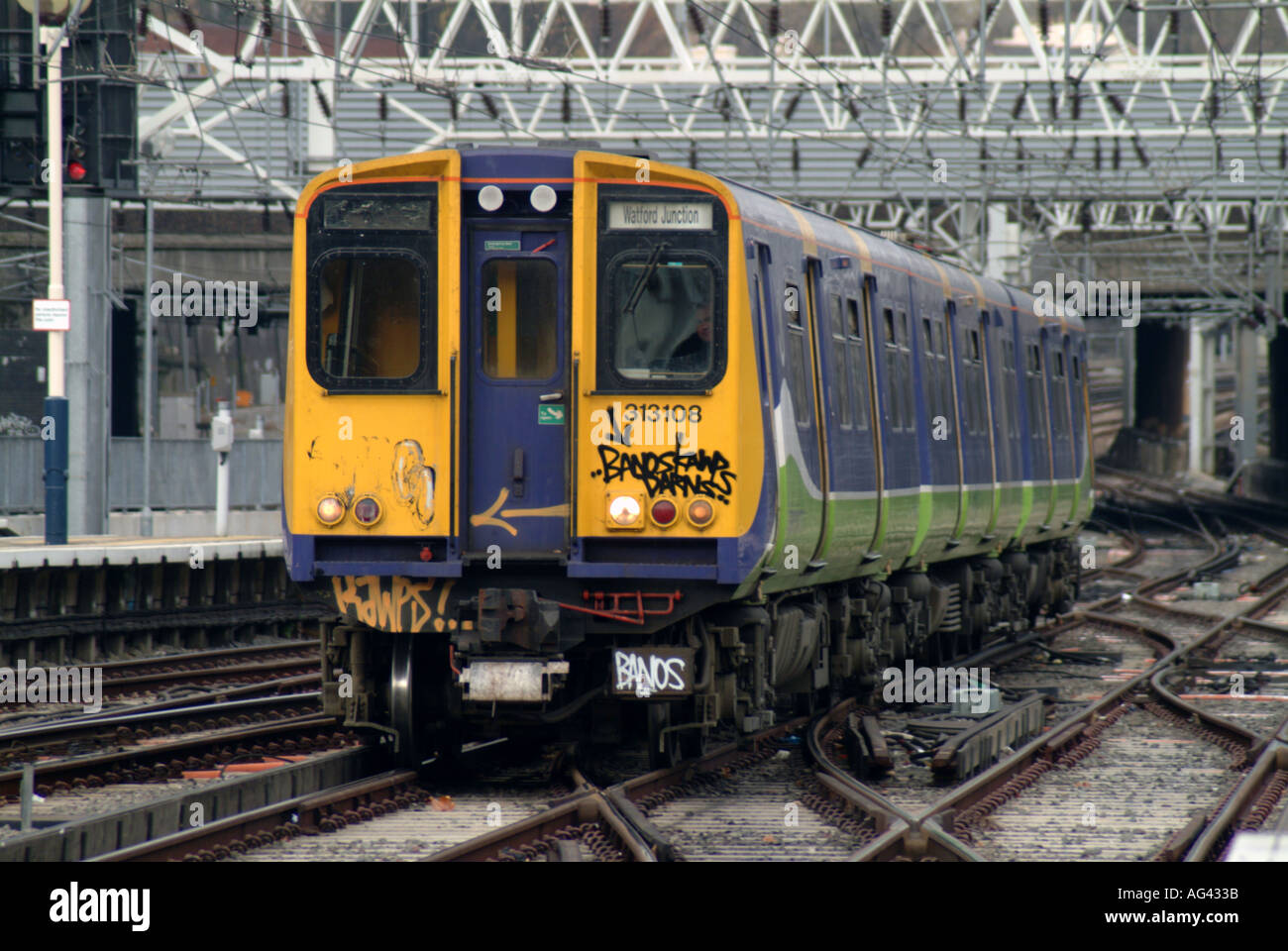 London euston railway station platform hi-res stock photography and images  - Page 3 - Alamy