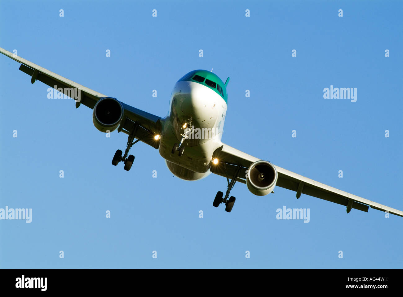 Airliner at Manchester Airport Stock Photo - Alamy