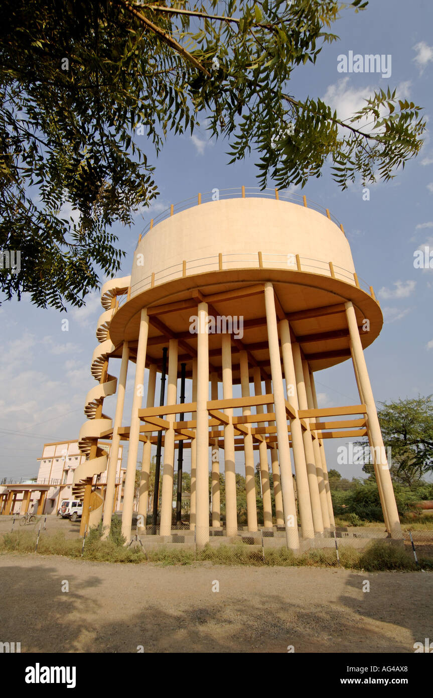HMA79218 Water Tank on stilts Akola Akot Maharashtra India Stock Photo