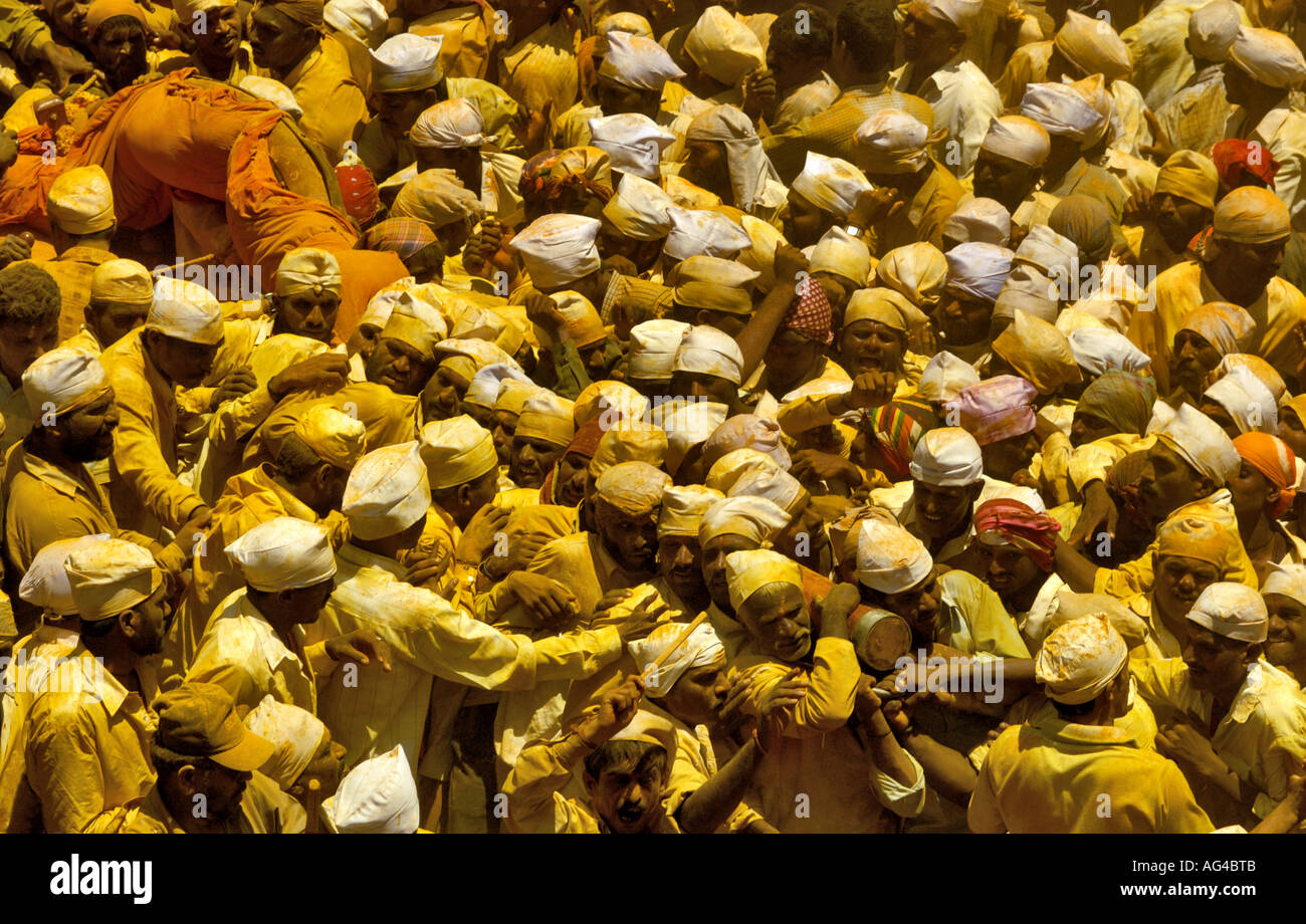 ARF79282 Devotees Rushing Khandoba Palkhi In Frenzied State Out Of 