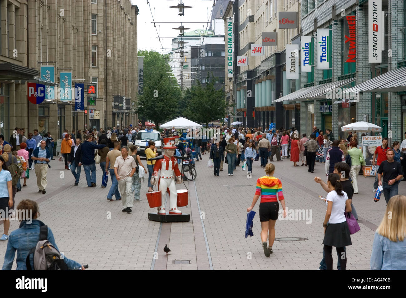 Germany Hamburg People walking at Spitalerstrasse a pedestrian street with  many shop in the Altstadt old Town Stock Photo - Alamy