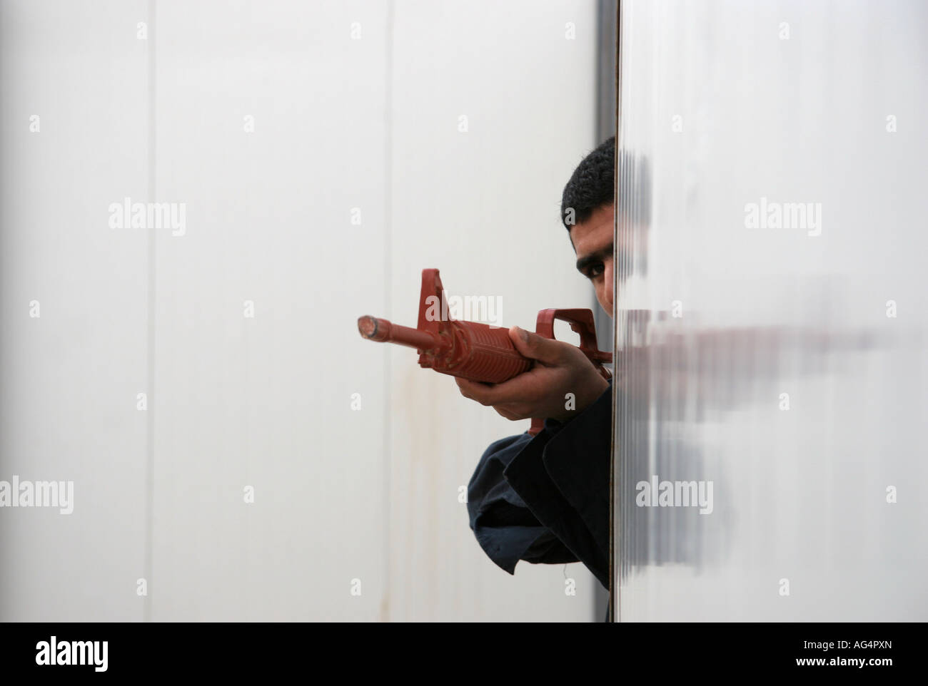 Iraqi police recruit firearms training Stock Photo