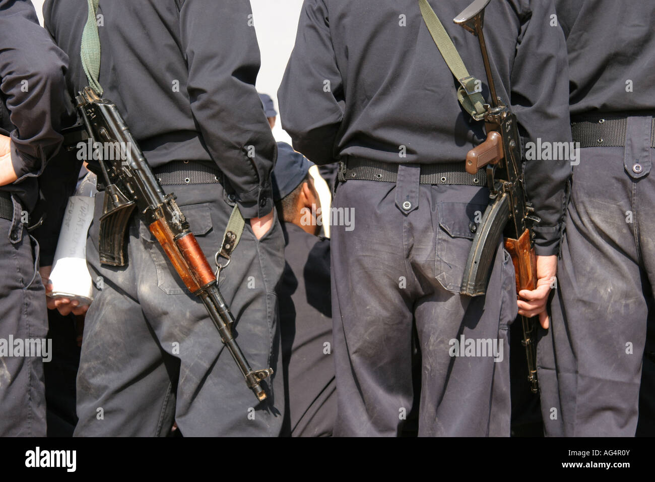 Iraqi police recruits with AK 47 s Stock Photo Alamy