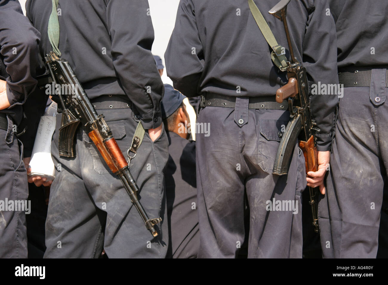 Iraqi police recruits with AK 47 s Stock Photo - Alamy