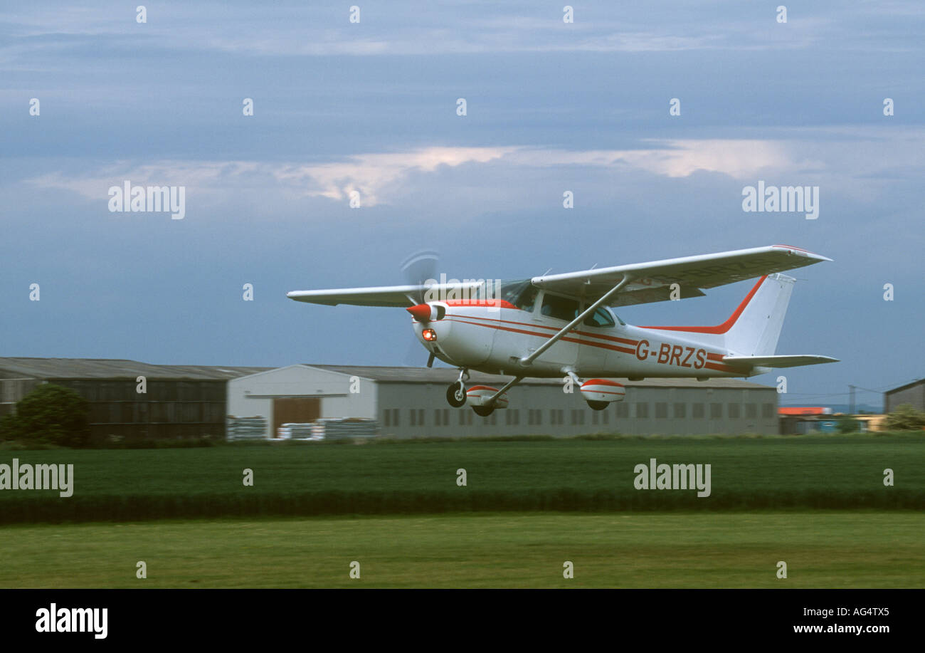 Cessna 172P Skyhawk G-BRZS four seat light aircraft taking off from Breighton airfield Stock Photo