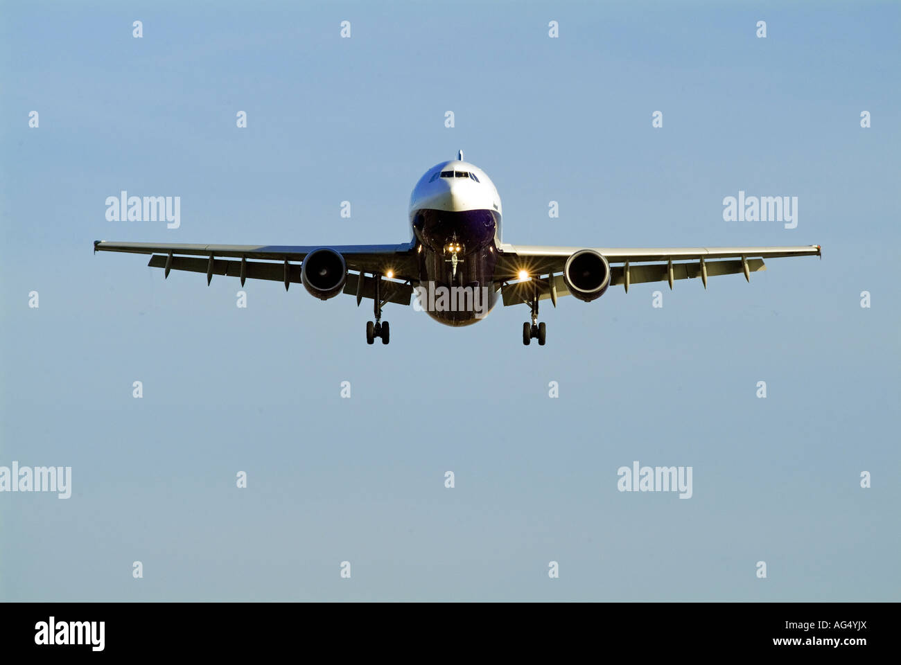 Airliner at Manchester Airport Stock Photo - Alamy
