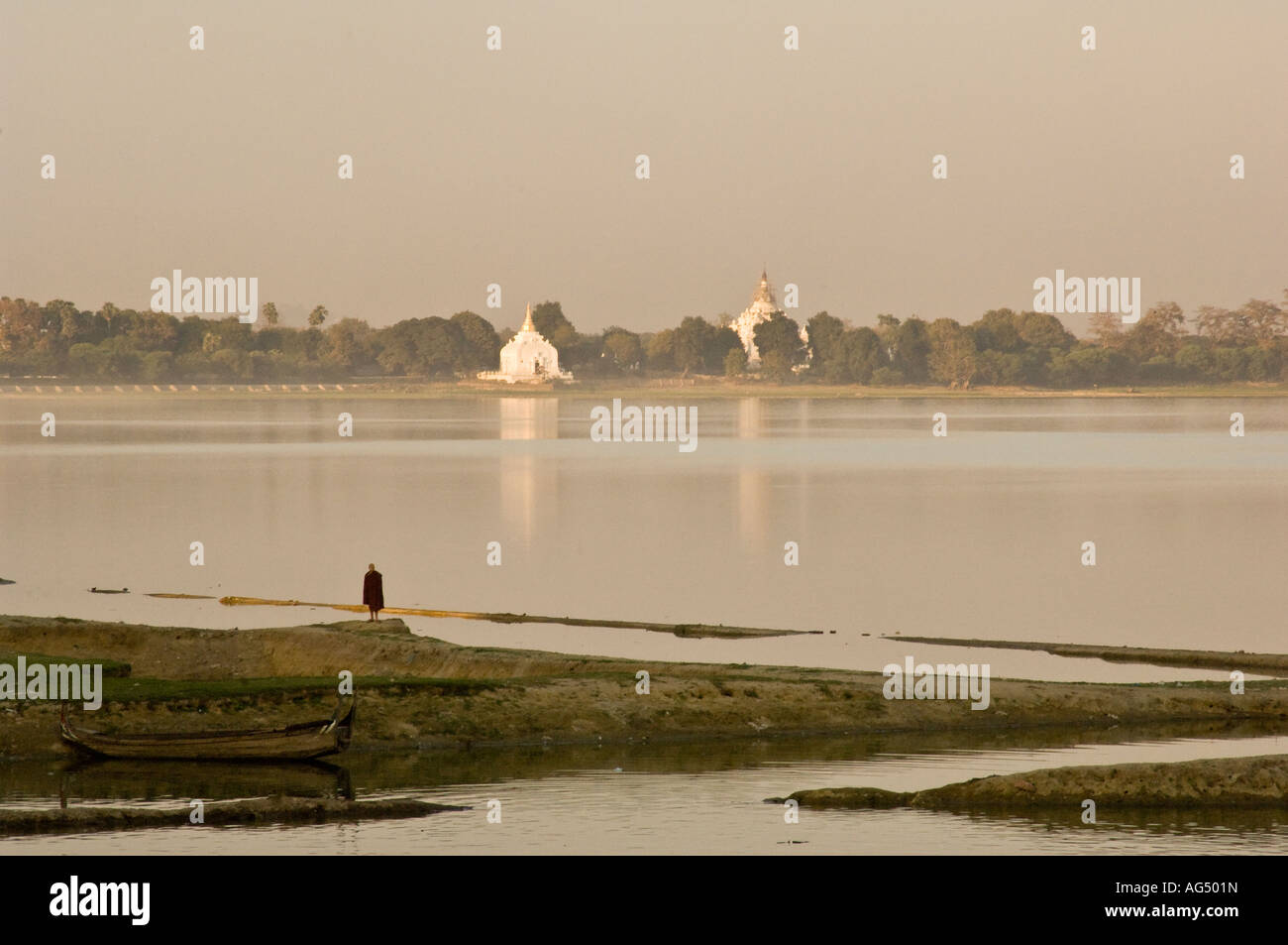 River u beins bridge hi-res stock photography and images - Alamy