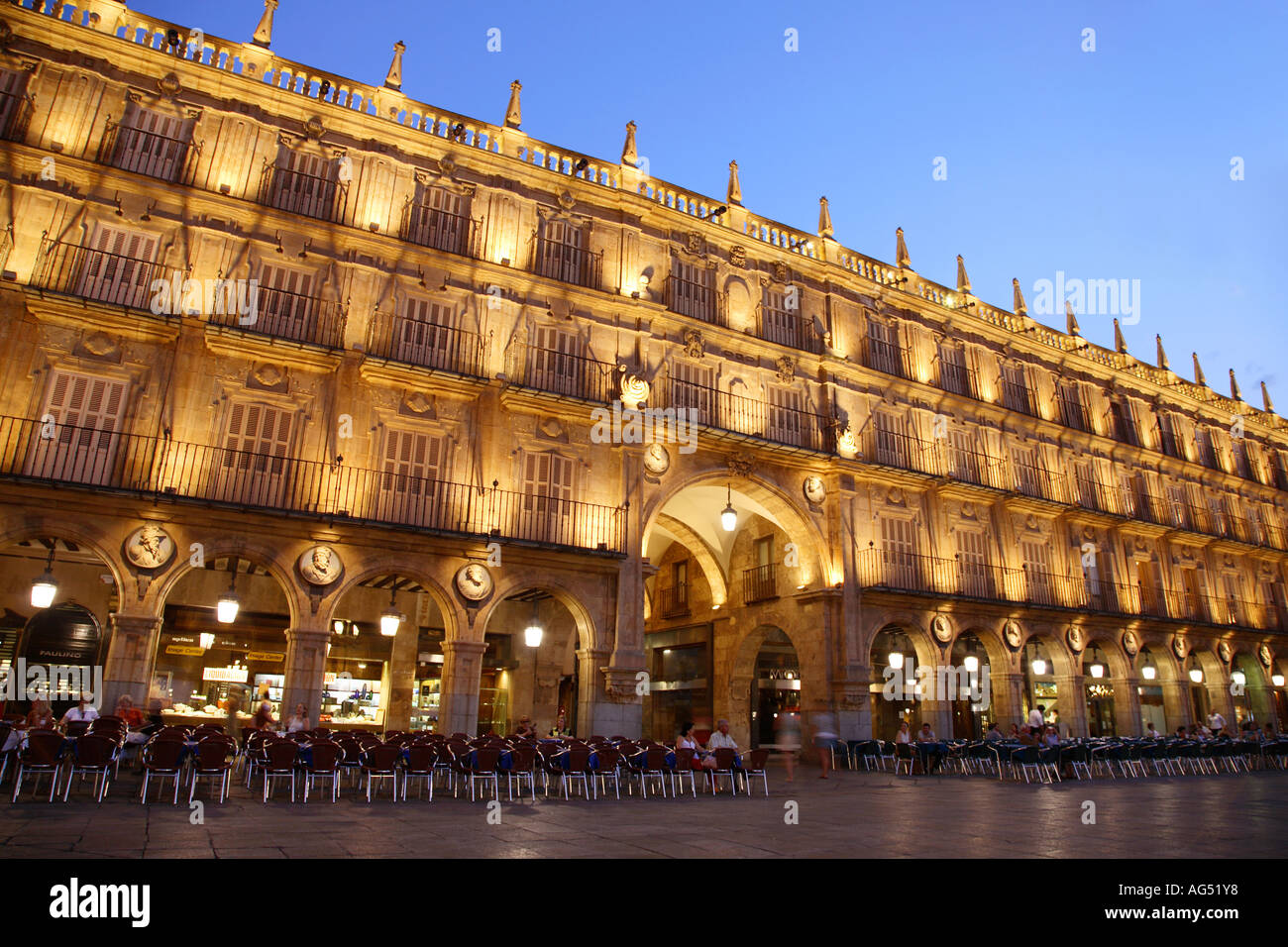 Plaza mayor salamanca night castile hi-res stock photography and images ...