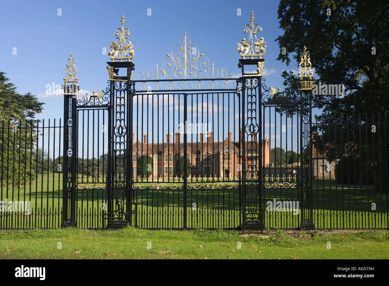Cast iron gate cast iron gates hi-res stock photography and images - Alamy