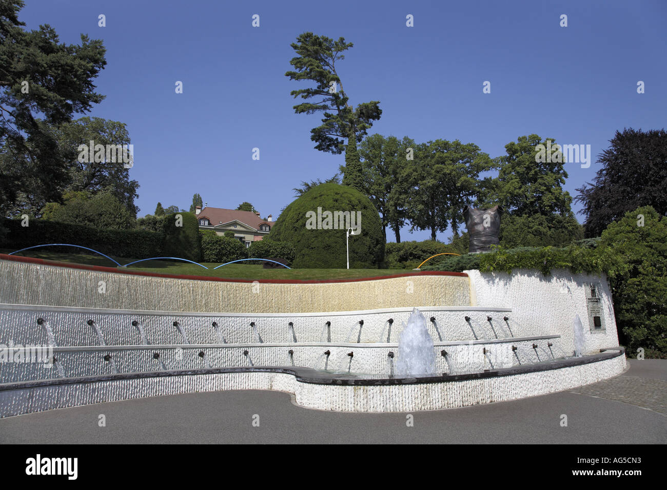 Switzerland, Vaud, Lausanne, Ouchy, Olympic Museum, Emil Zatopek, statue,  by Jaroslav Broz Stock Photo - Alamy