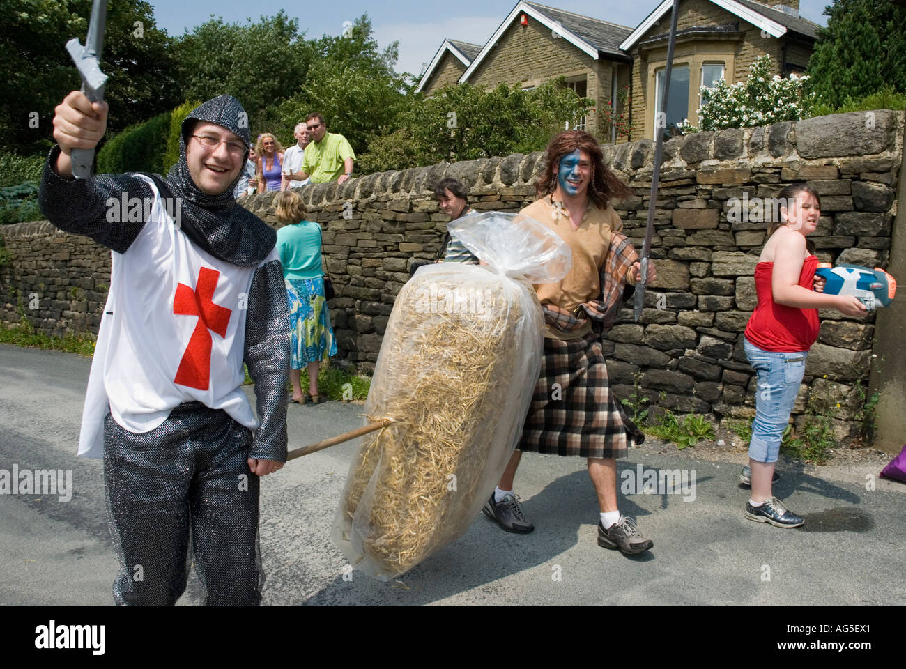 Runners in the 2006 Oxenhope Straw Race Stock Photo Alamy