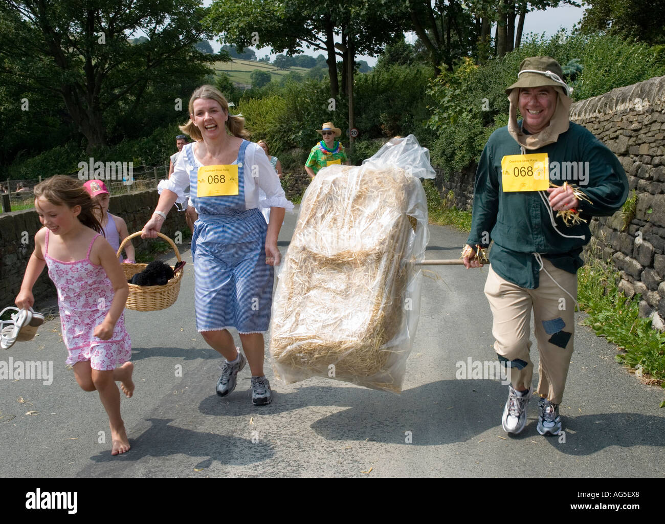 Runners in the 2006 Oxenhope Straw Race Stock Photo Alamy