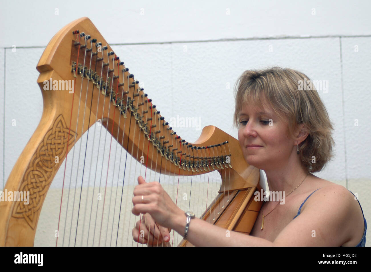 Sunita Staneslow playing a Celtic harp at Jacob's Ladder Festival, Israel May 2005 Stock Photo