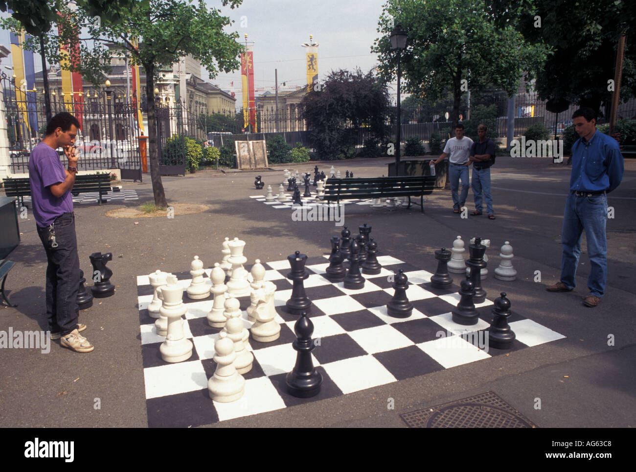 People playing chess park hi-res stock photography and images - Page 3 -  Alamy