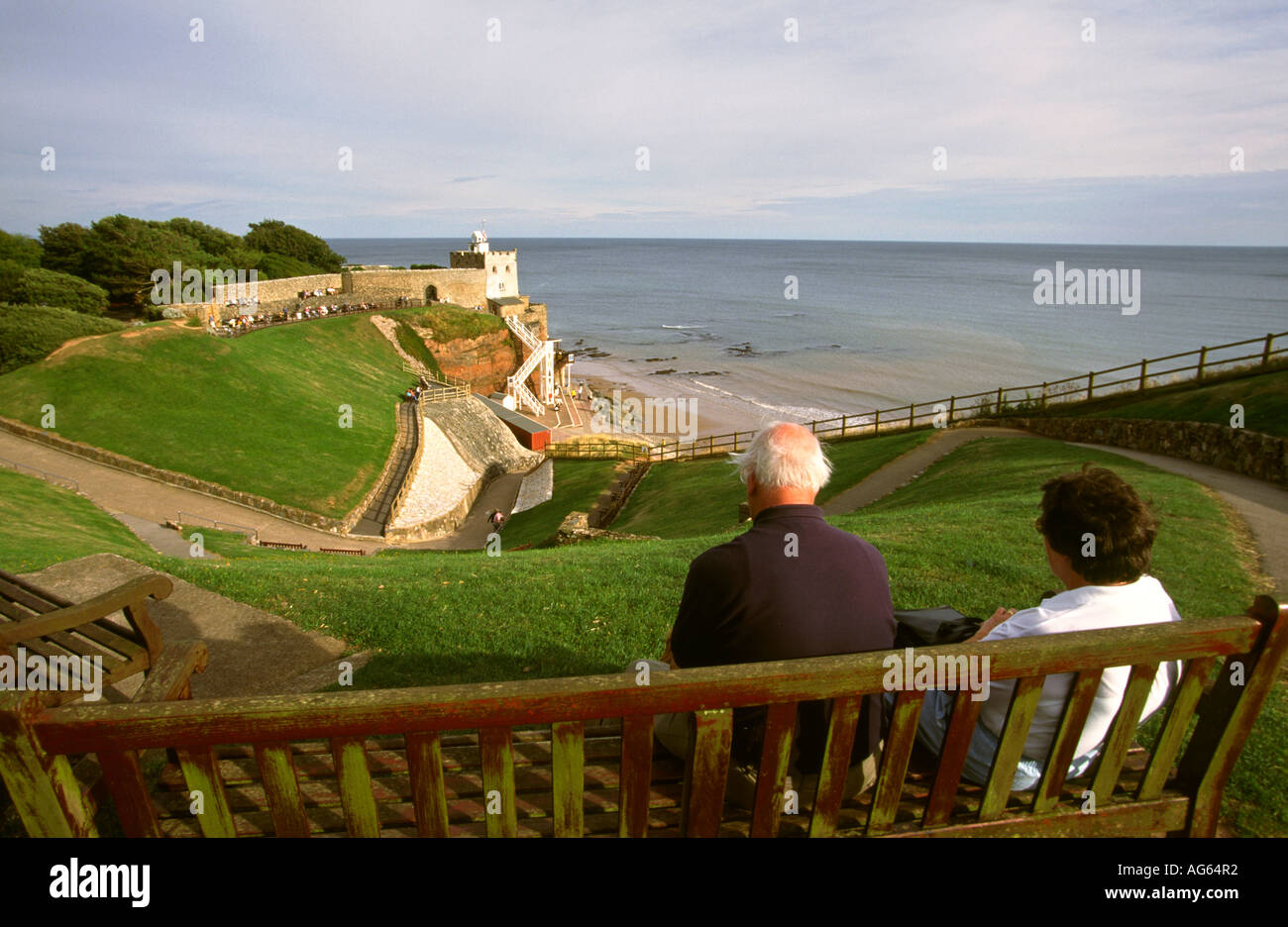 Devon Sidmouth visitors relaxing on Peak Hill bench Stock Photo Alamy