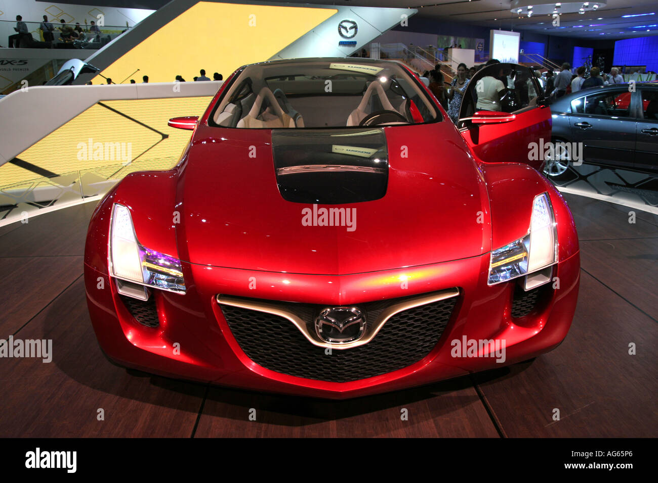 https://c8.alamy.com/comp/AG65P6/mazda-kabura-at-the-2006-british-international-motor-show-at-london-AG65P6.jpg
