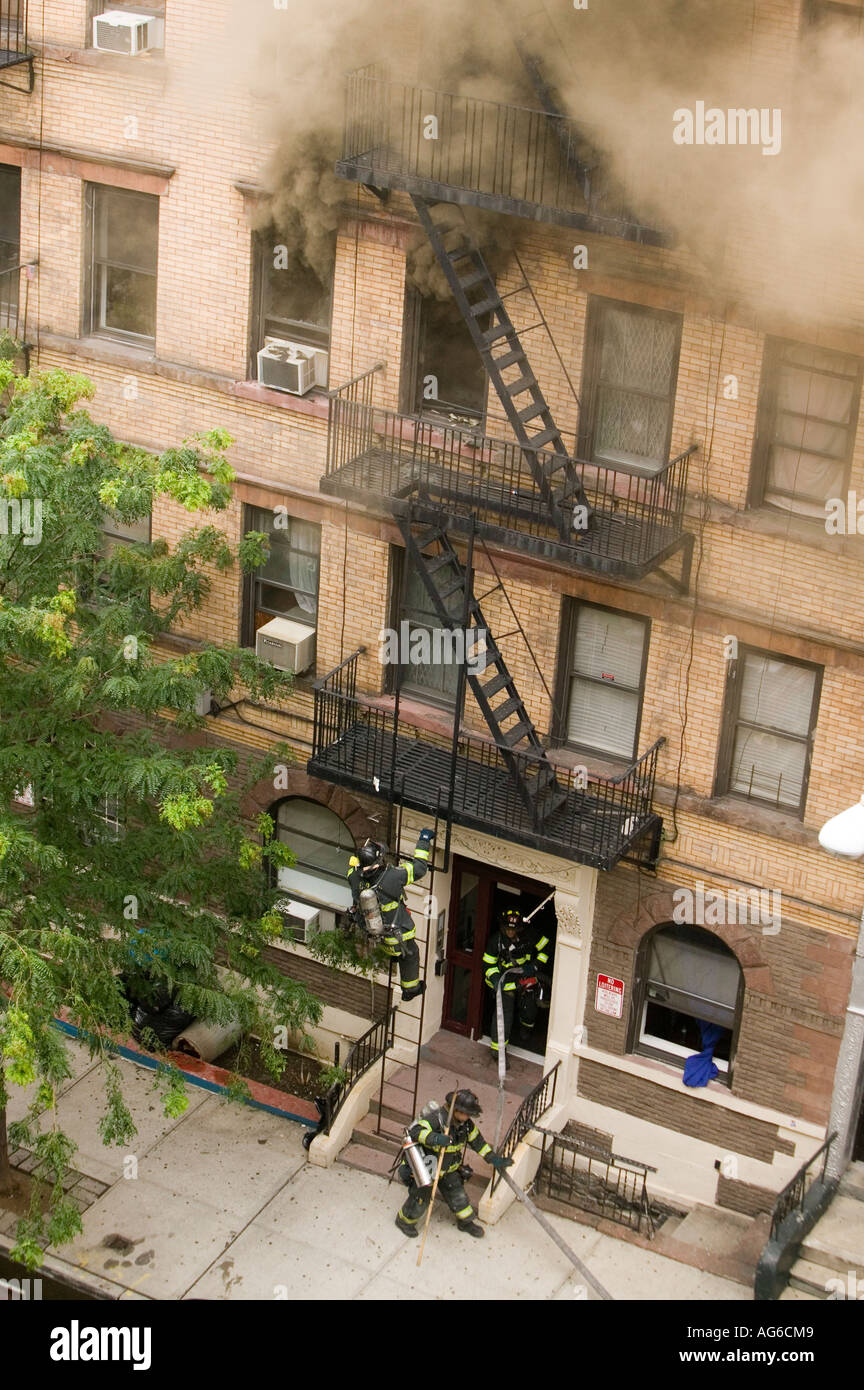 FDNY firefighters intervention on an apartment building fire in Harlem