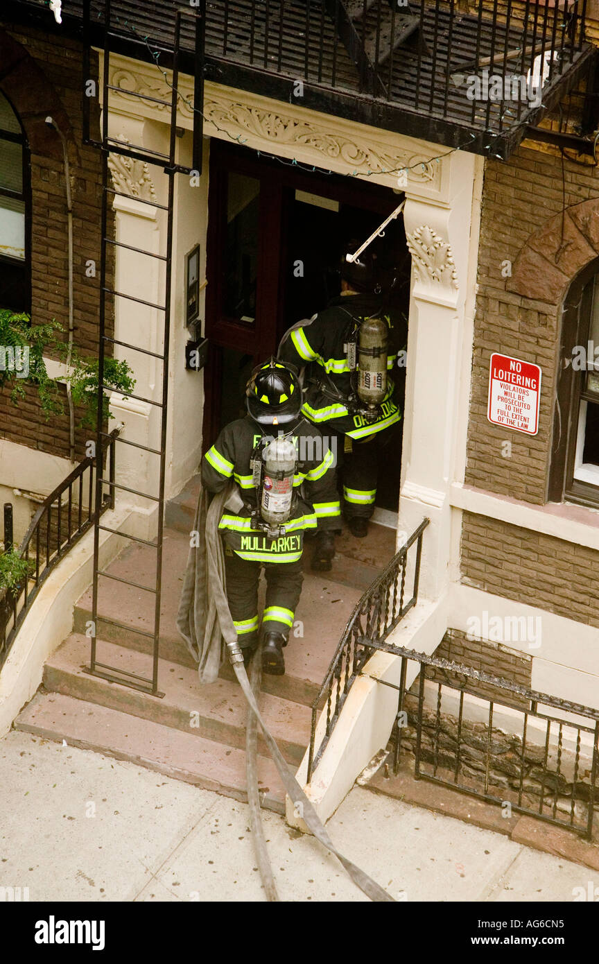 FDNY firefighters intervention on an apartment building fire in Harlem