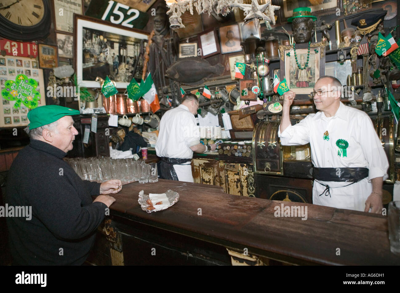 Staff get ready before the 8am opening on St Patrick s day at McSorley s pub in New York City USA March 2006 Stock Photo