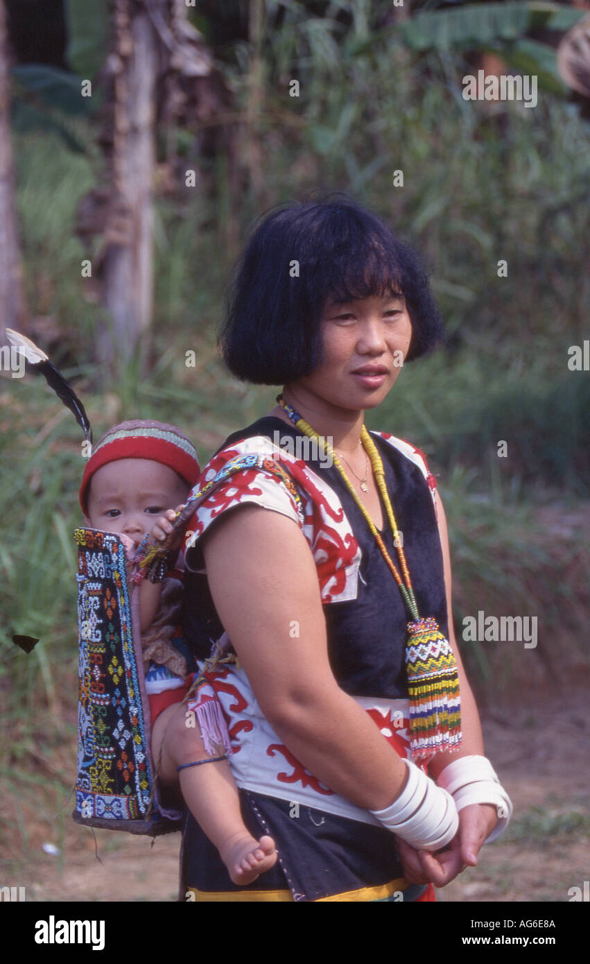 Indonesia Kalimantan Borneo A Dayak woman carrying her baby in a trditional  baby carrier Stock Photo - Alamy