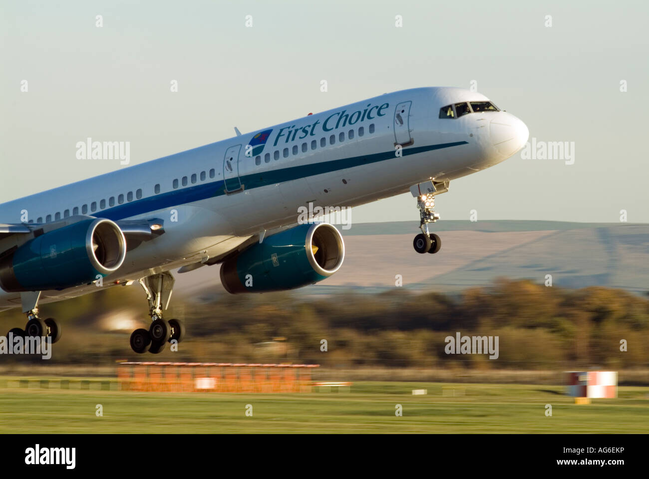 Airliner at Manchester Airport Stock Photo - Alamy