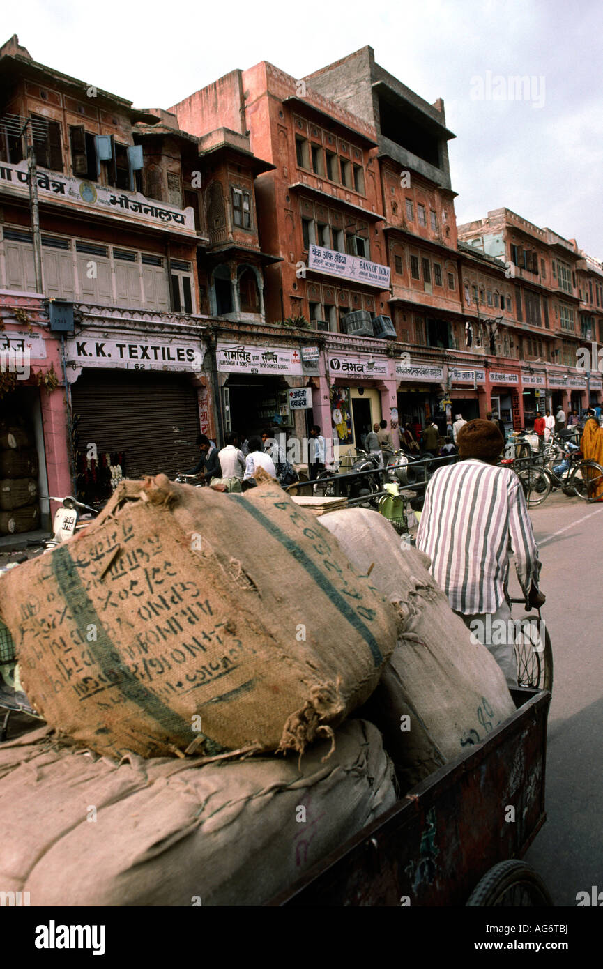 India Rajasthan Jaipur Johari Bazaar man pulling heavy load on cycle rickshaw Stock Photo