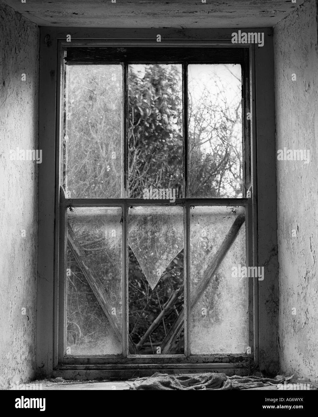 Shattered window Black and White Stock Photos & Images Alamy