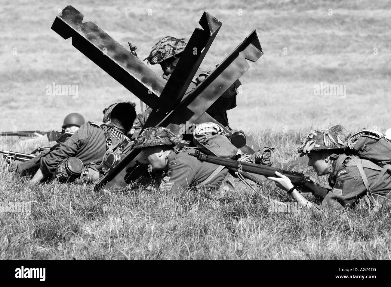 American Infantry In Combat In Normandy France 1944 Stock Photo Alamy american-infantry-in-combat-in-normandy-france-1944-stock-photo-alamy