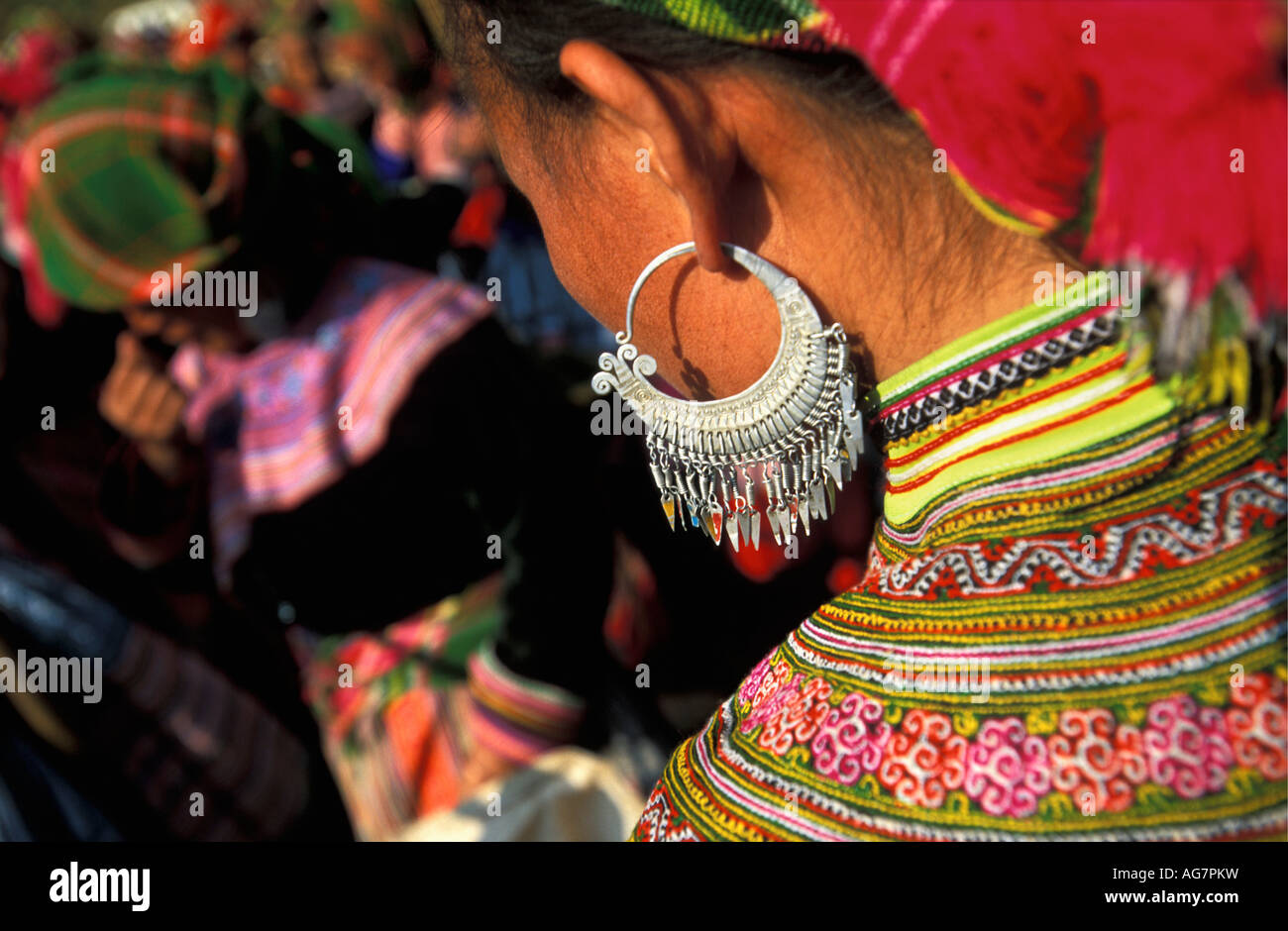 Woman wearing hill tribe hi-res stock photography and images - Alamy