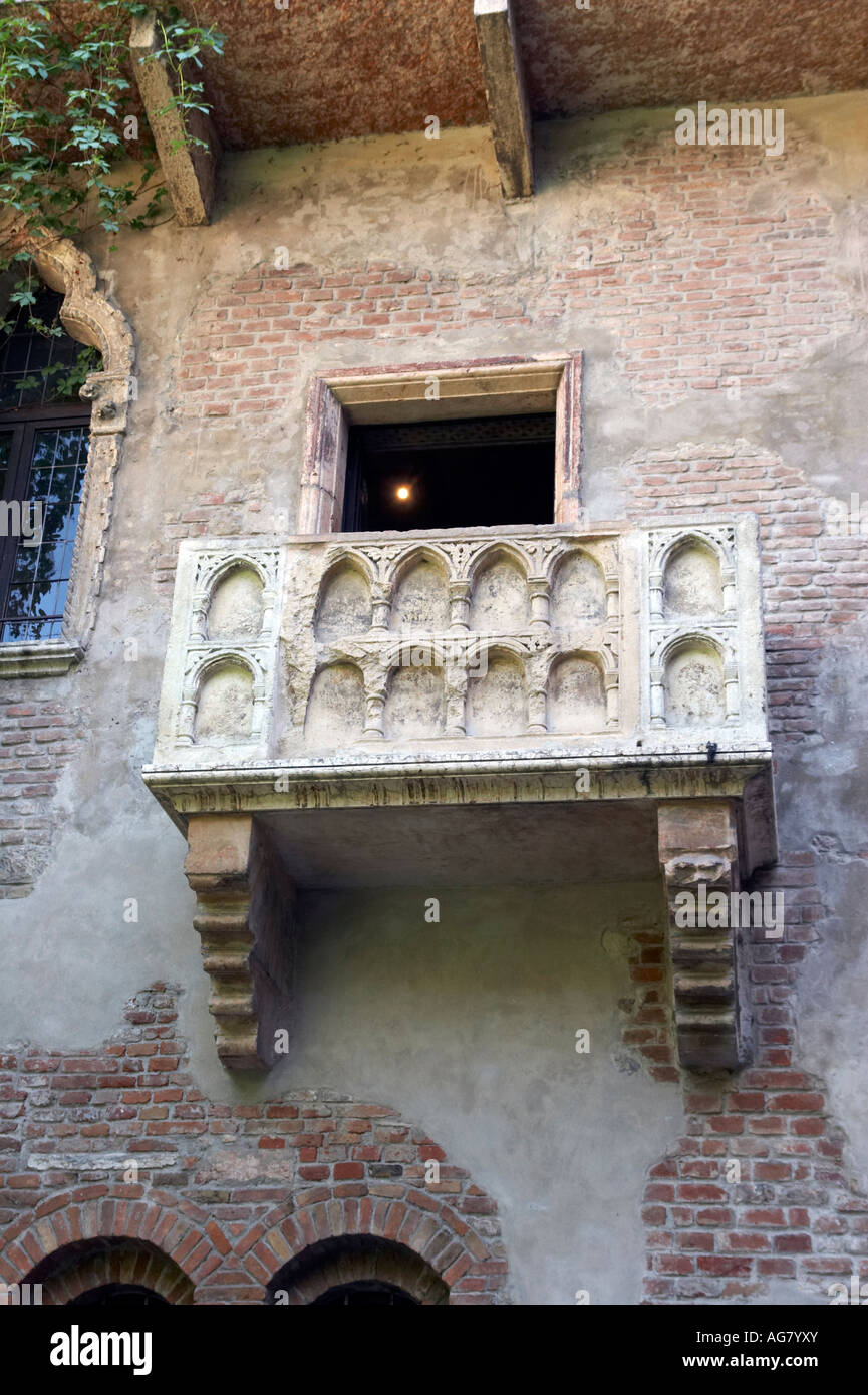 Romeo and Juliet balcony in Verona Italy Stock Photo - Alamy