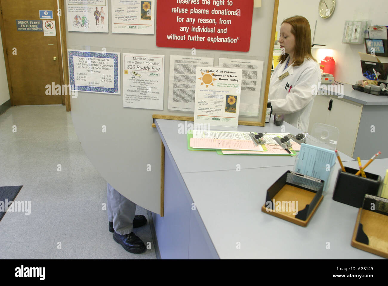 Giving blood blood donation center hires stock photography and images