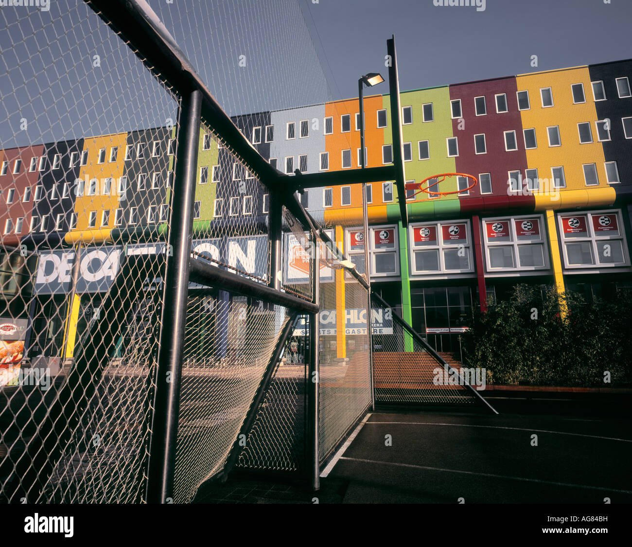 Overweldigen Contract werkloosheid Playground with basketball field, Amsterdam, The Netherlands Stock Photo -  Alamy