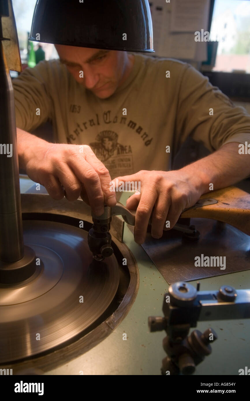 Precision work by a diamond cutter in Amsterdam Diamond District