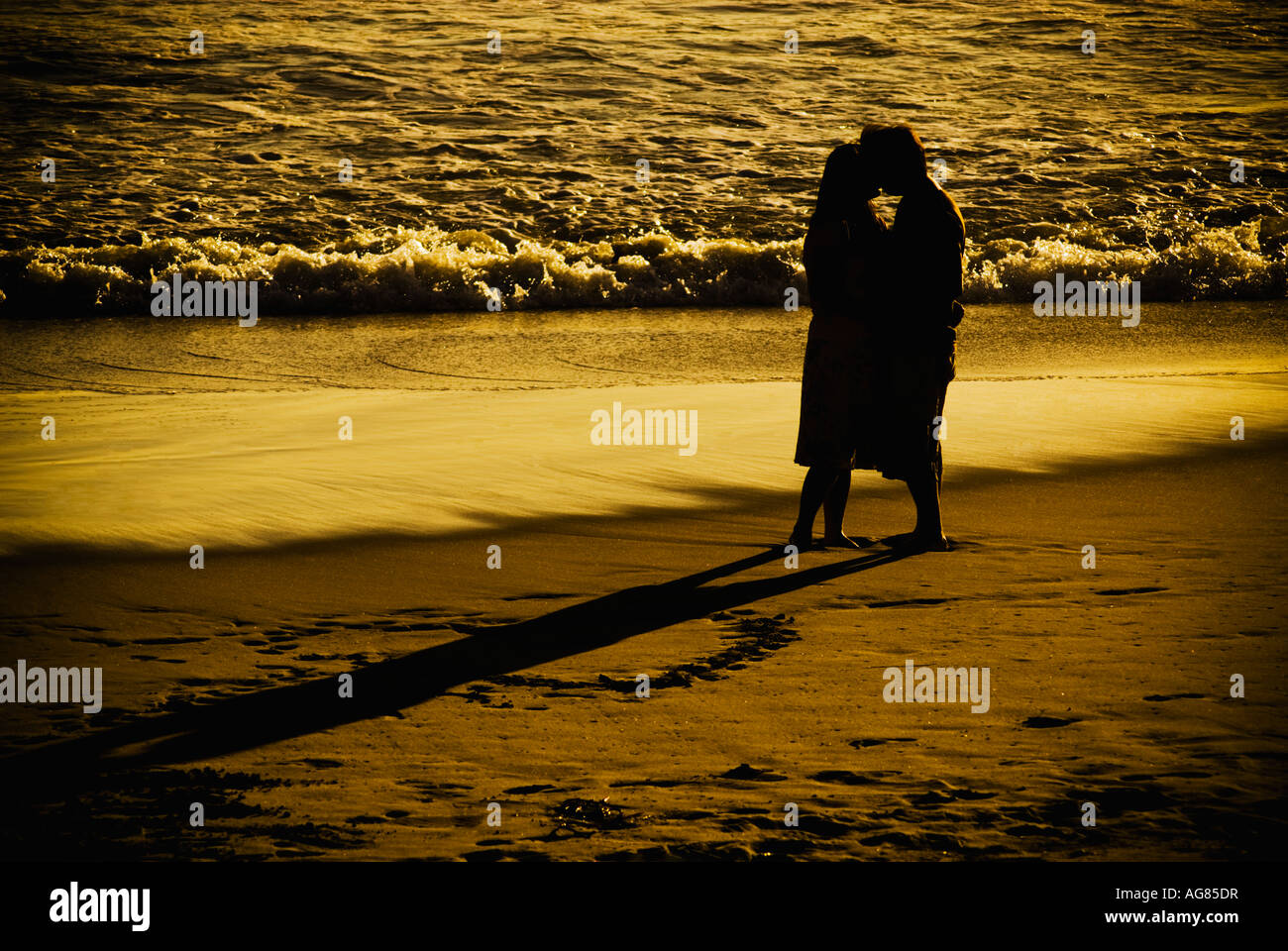 Silhouette of couple on beach Stock Photo - Alamy