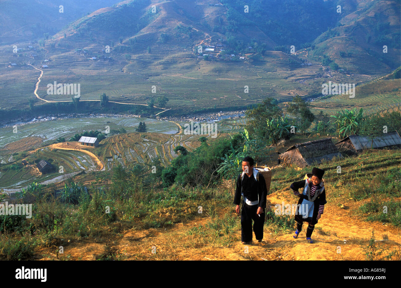 Vietnam Sapa Man and woman of Black Hmong Hill Tribe Stock Photo - Alamy