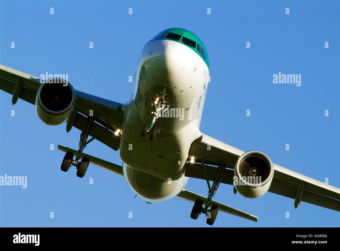 Airliner at Manchester Airport Stock Photo - Alamy