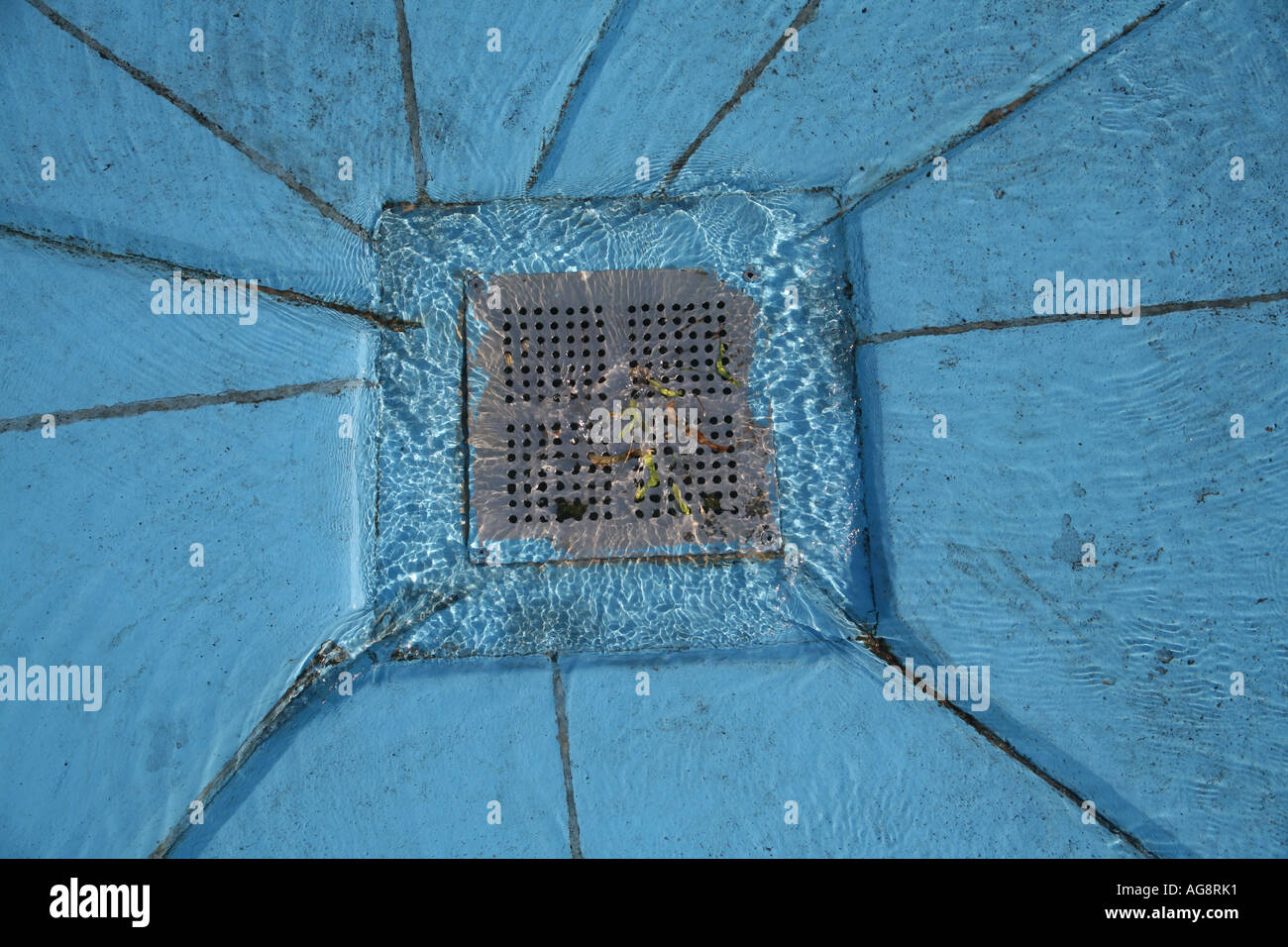Drain of a swimming pool Stock Photo Alamy