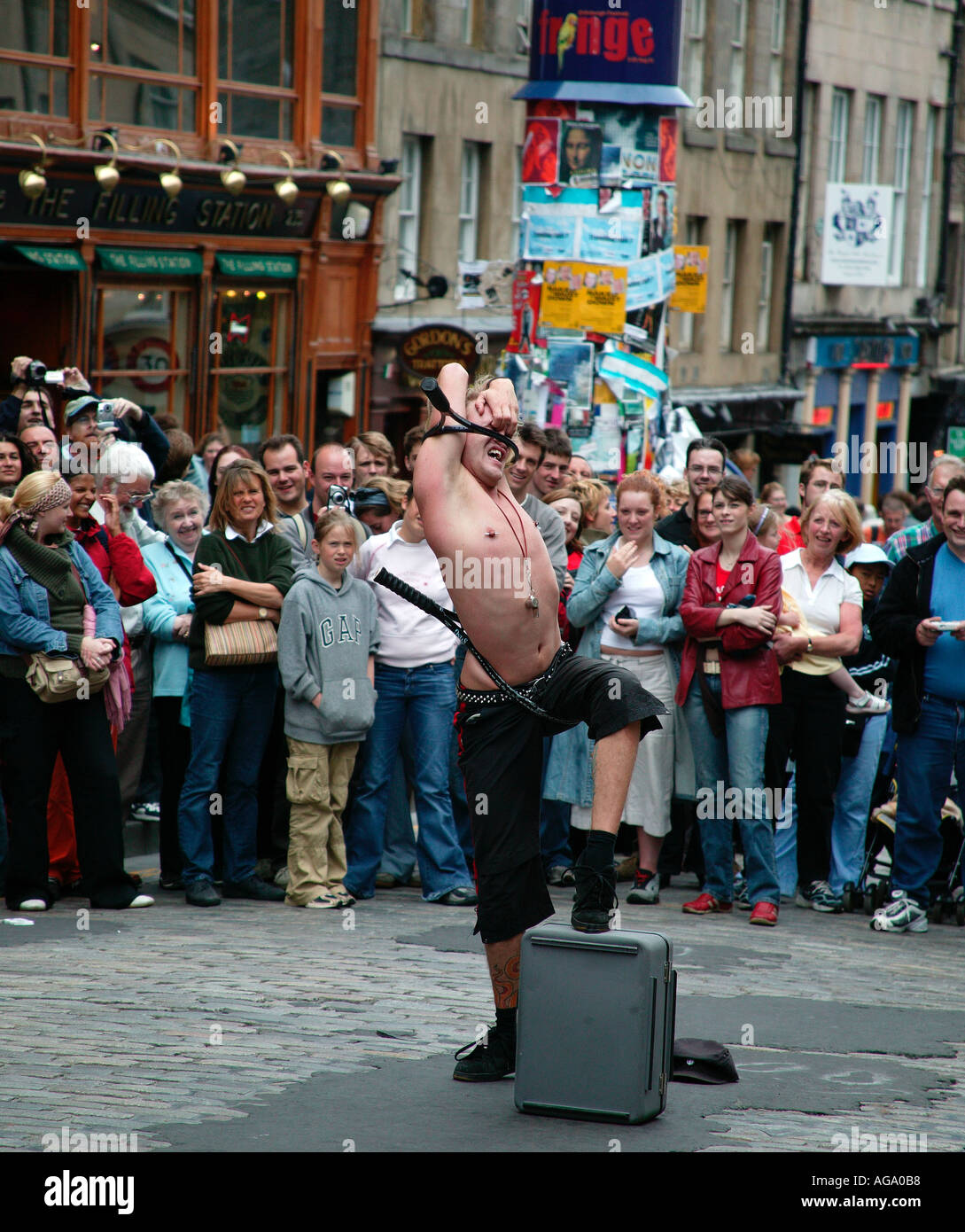 City contortionist hi-res stock photography and images - Alamy