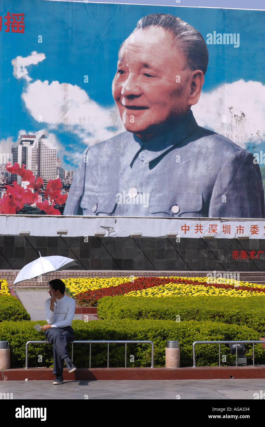 A mural in Shenzhen China which commemorates Deng Xiao Pings founding of China s first Special Economic Zone 2003 Stock Photo